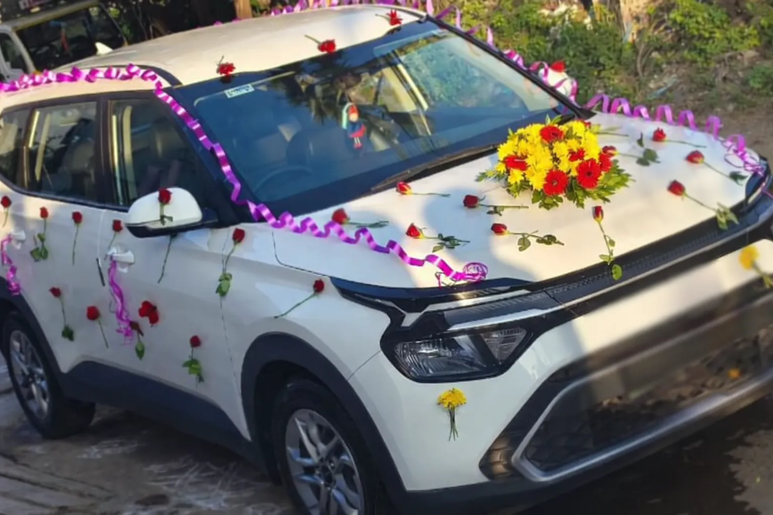 White sedan with pink net and colorful flower top